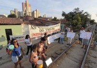 Há 4 anos, moradores protestam contra remoção das comunidades Foto: (Edimar Soares)