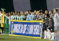 Jogadores realizam protesto durante Campeonato Brasileiro (foto: gazetadopovo)