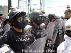 Represin. Golpistas en Honduras. Fuente: (Frente de Resistencia)