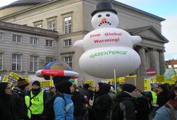 Manifestacin de Greenpeace. Copenhague, Dinamarca. Fuente: (agenciapulsar.org)